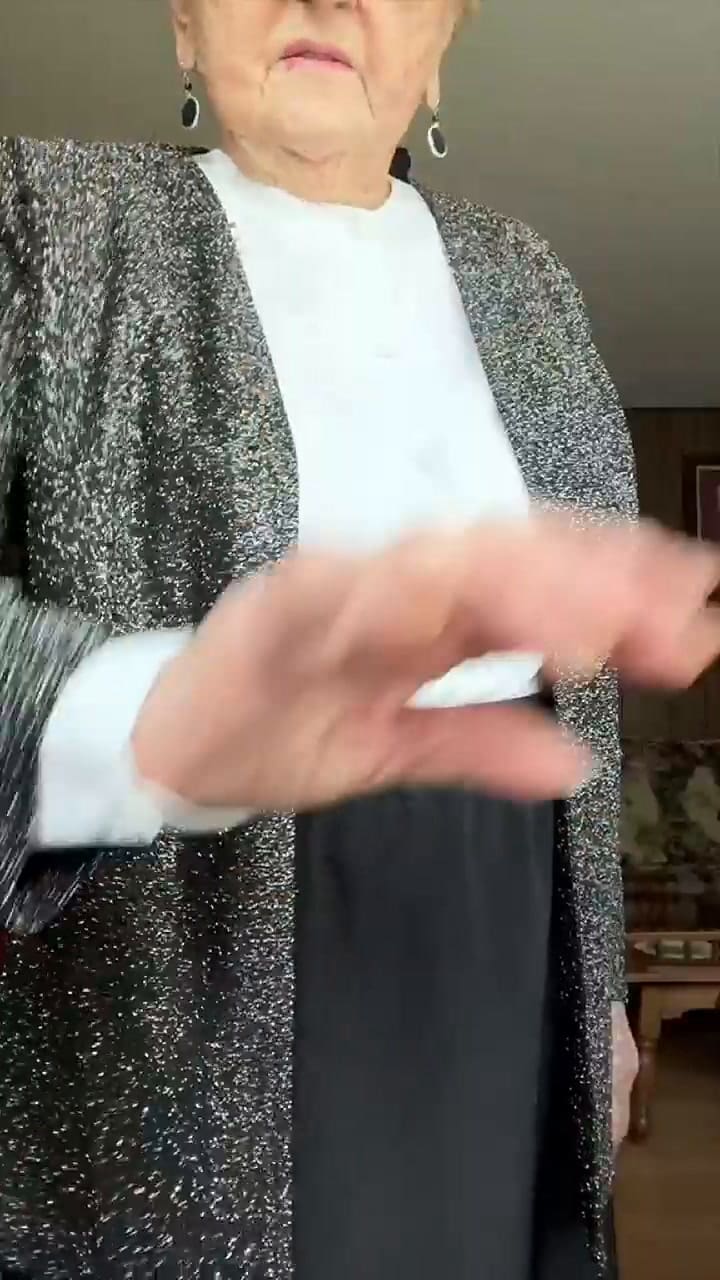 Grandma Droniak mostró el outfit para su funeral