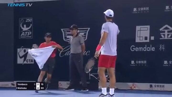 El gesto de Verdasco con un ballboy - Fuente: Twitter
