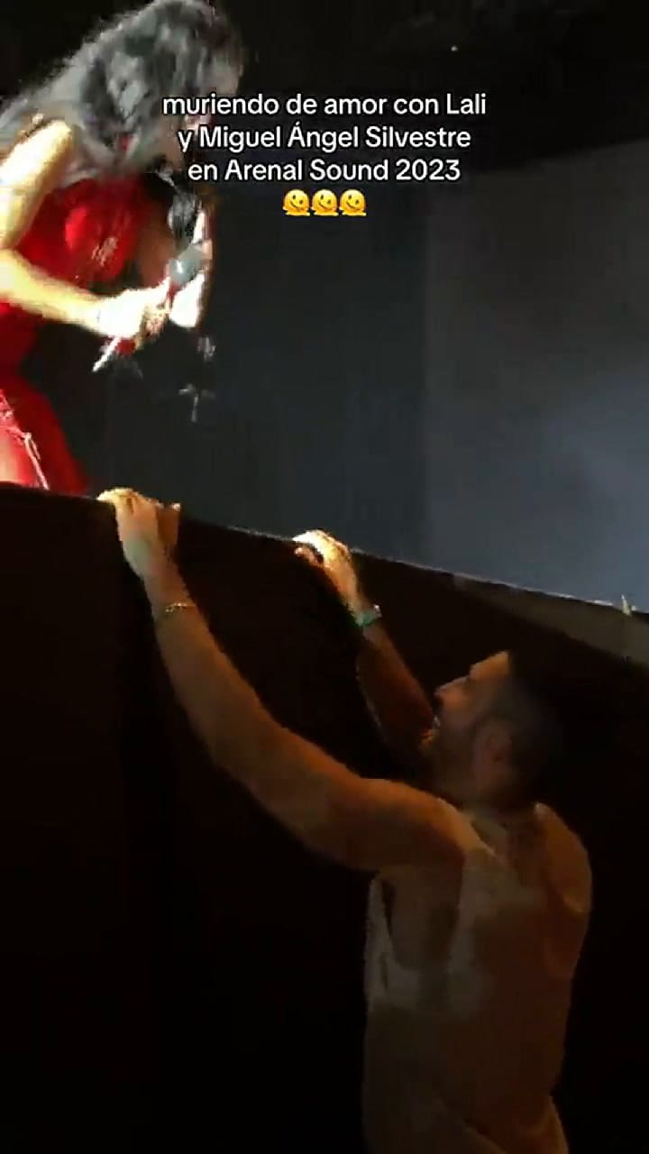 El romántico beso de Lali Espósito y Miguel Ángel Silvestre