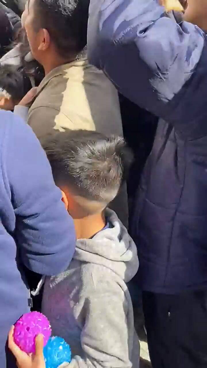 Gente apoyando a Milei