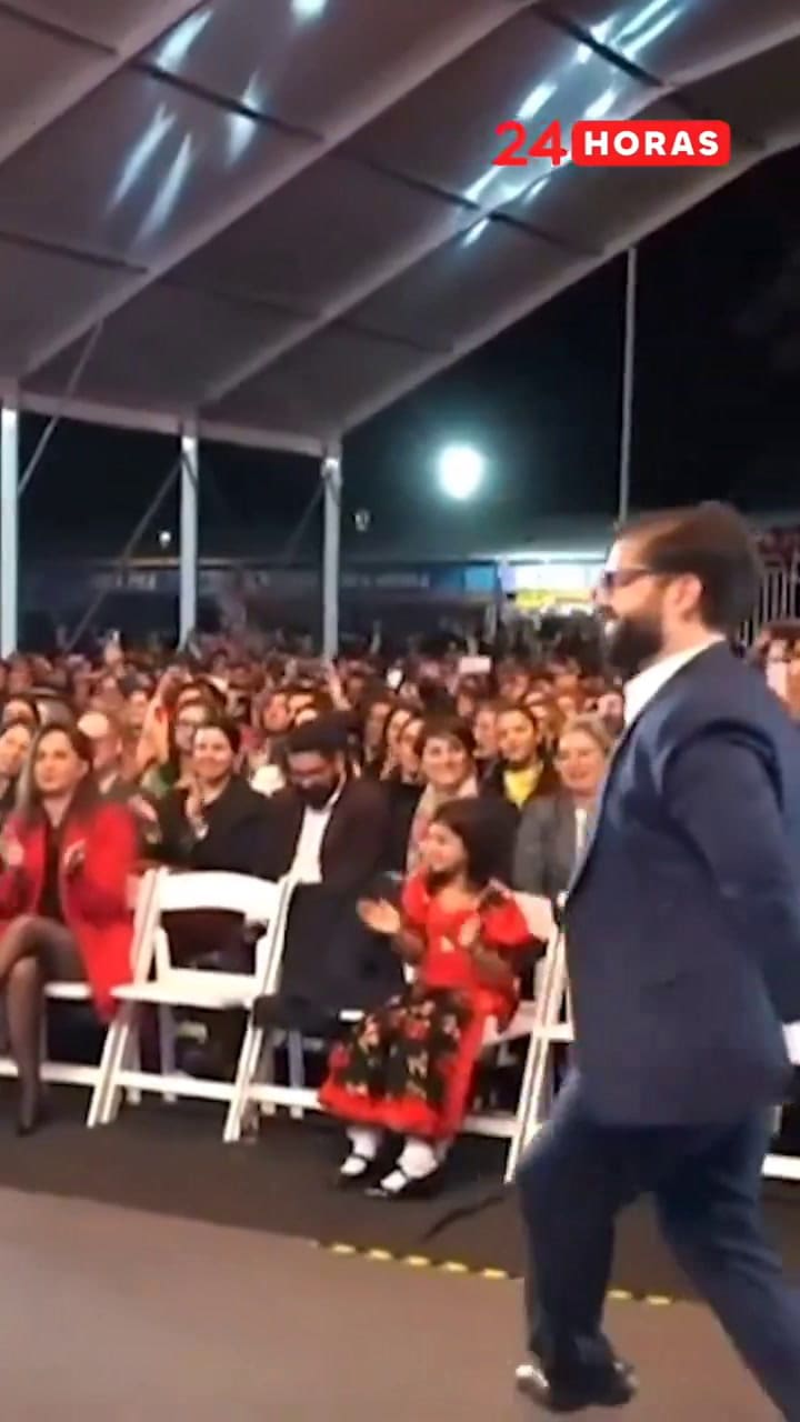 El presidente chileno Boric bailó junto a Paula, su nueva pareja