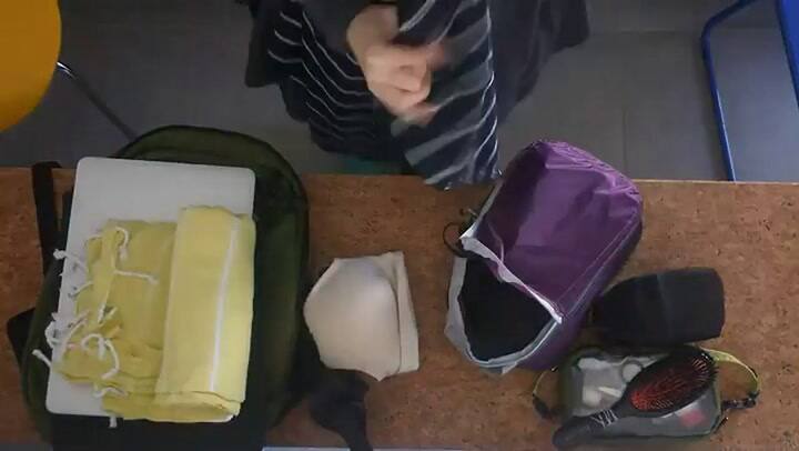 Viajó por el mundo con una mochila pequeña y da consejos para empacar ligero