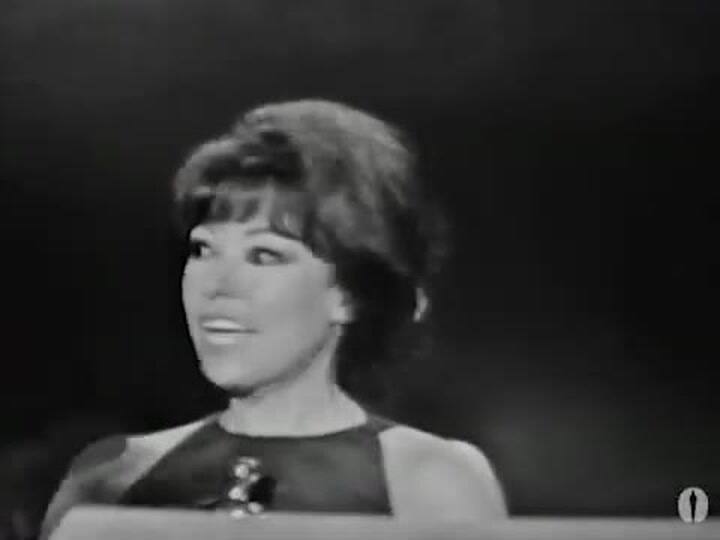 Rita Moreno y su Oscar a mejor actriz de reparto por Amor sin barreras