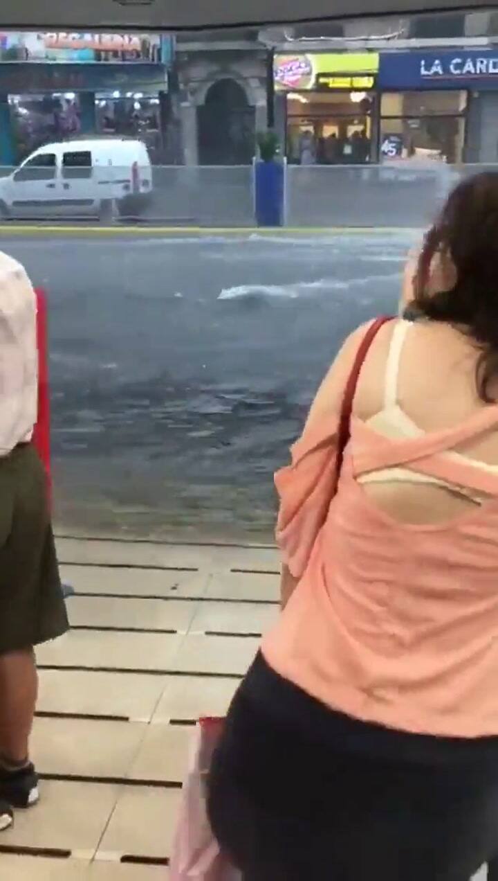 Calles inundadas por la tormenta en Lomas de Zamora - Fuente: Twitter