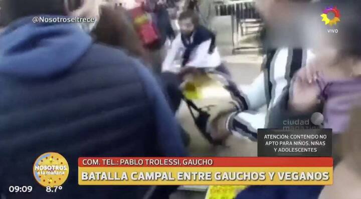 Nicole Neumann se enfrentó a un gaucho de La Rural - Fuente: el trece