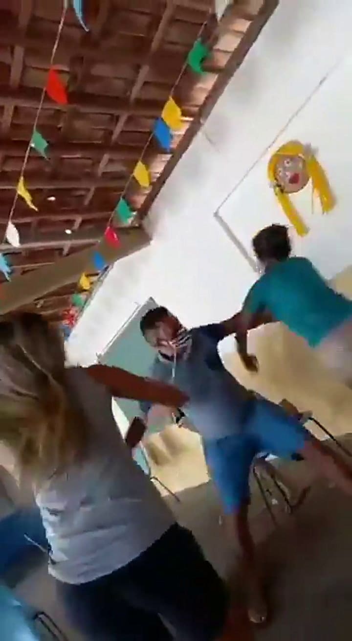 Acompañó a vacunar a su amante y se encontró a su esposa