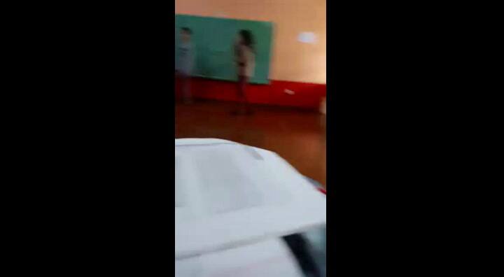 No podía comprarse un celular y sus compañeros lo sorprendieron: