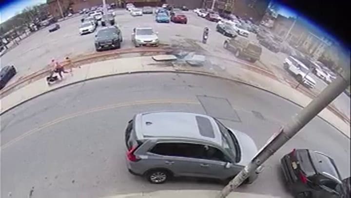 La escalofriante explosión de una alcantarilla en Nueva York