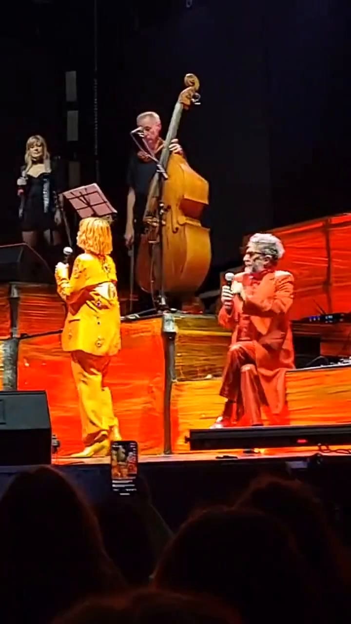 Fito Paez sorprendió a Fabiana Cantilo en el escenario