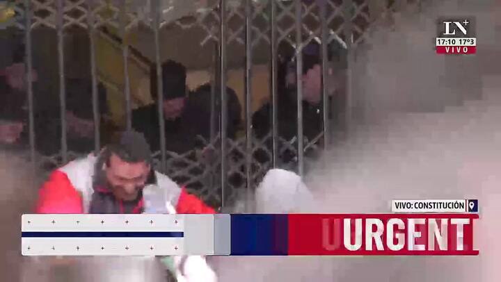 Tensión e incidentes en Constitución por el corte de vías en el tren Roca