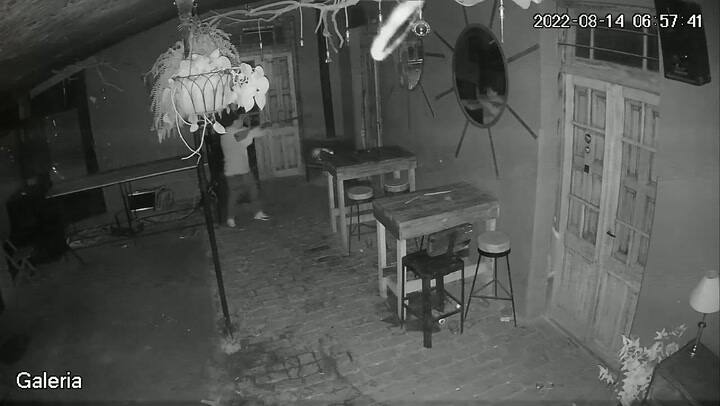 Un agente penitenciario bonaerense entró a un bar a puro “escopetazo” 2