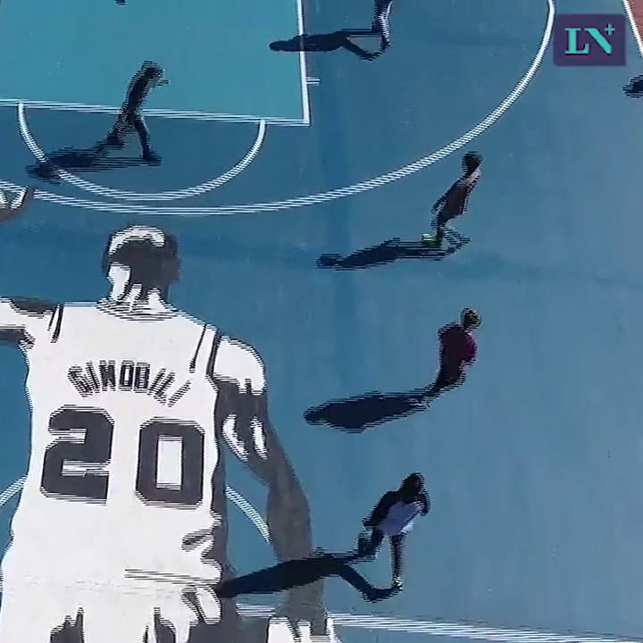 La cancha de básquet en homenaje a Manu Ginóbili en Saavedra, vista desde el drone de LA NACION