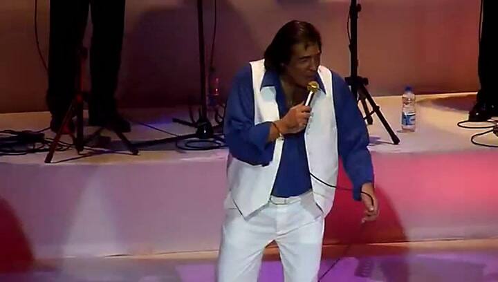 Acompañado por Zulma (Gladys Florimonte), en el Gran Rex