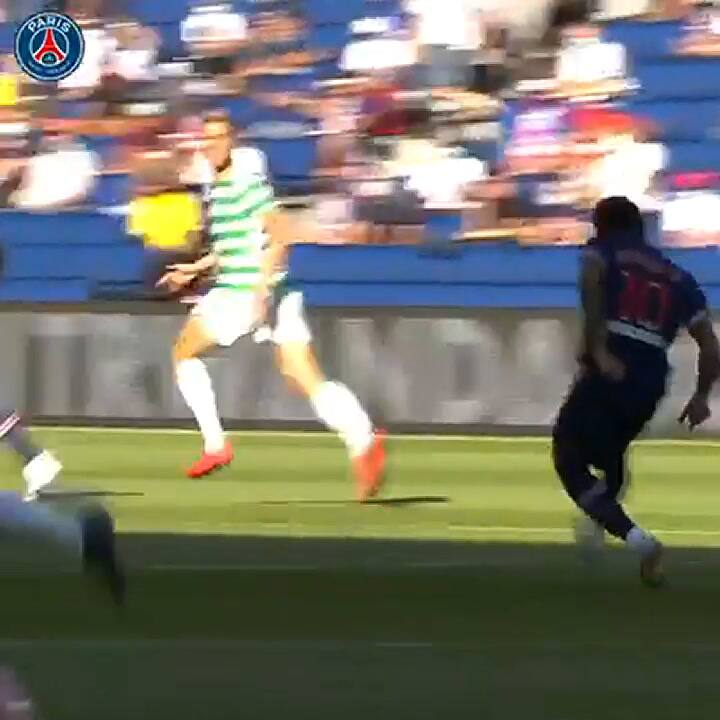 Fantino bailando Soy Sabalero en su casa