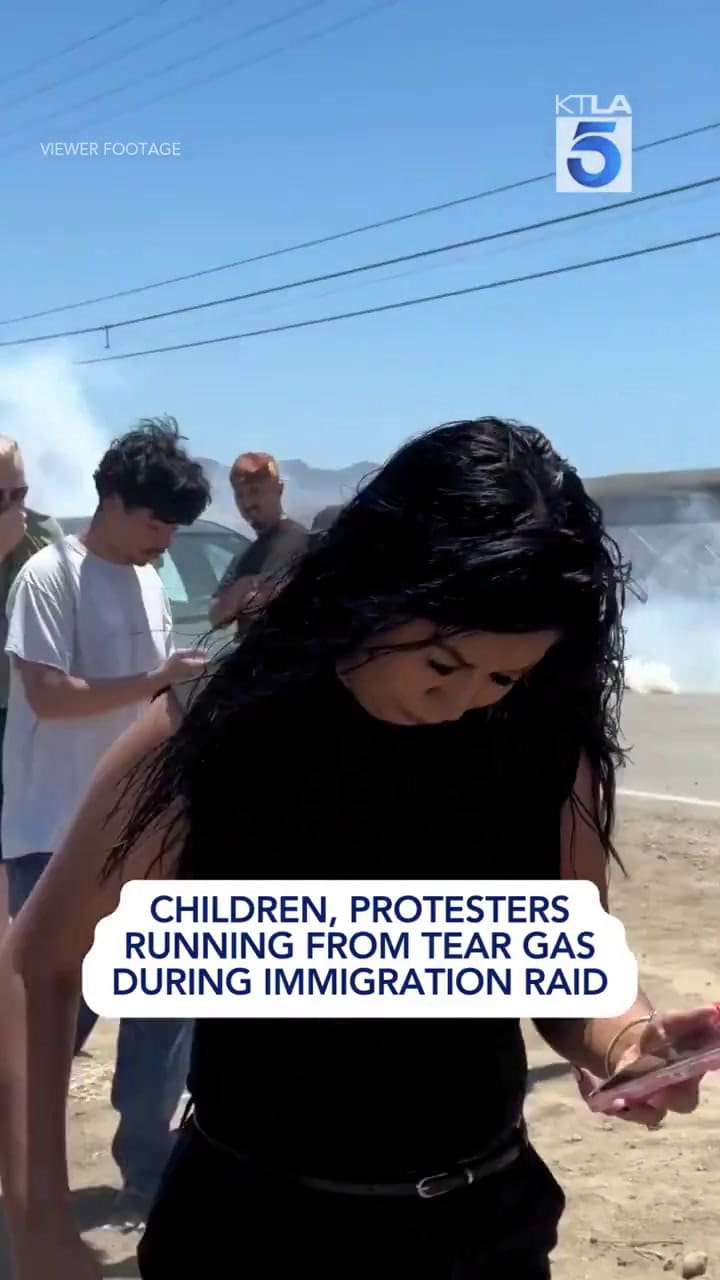 Imagenes de medios locales muestran el epicentro de una nueva redada del ICE y enfrentamientos con migrantes