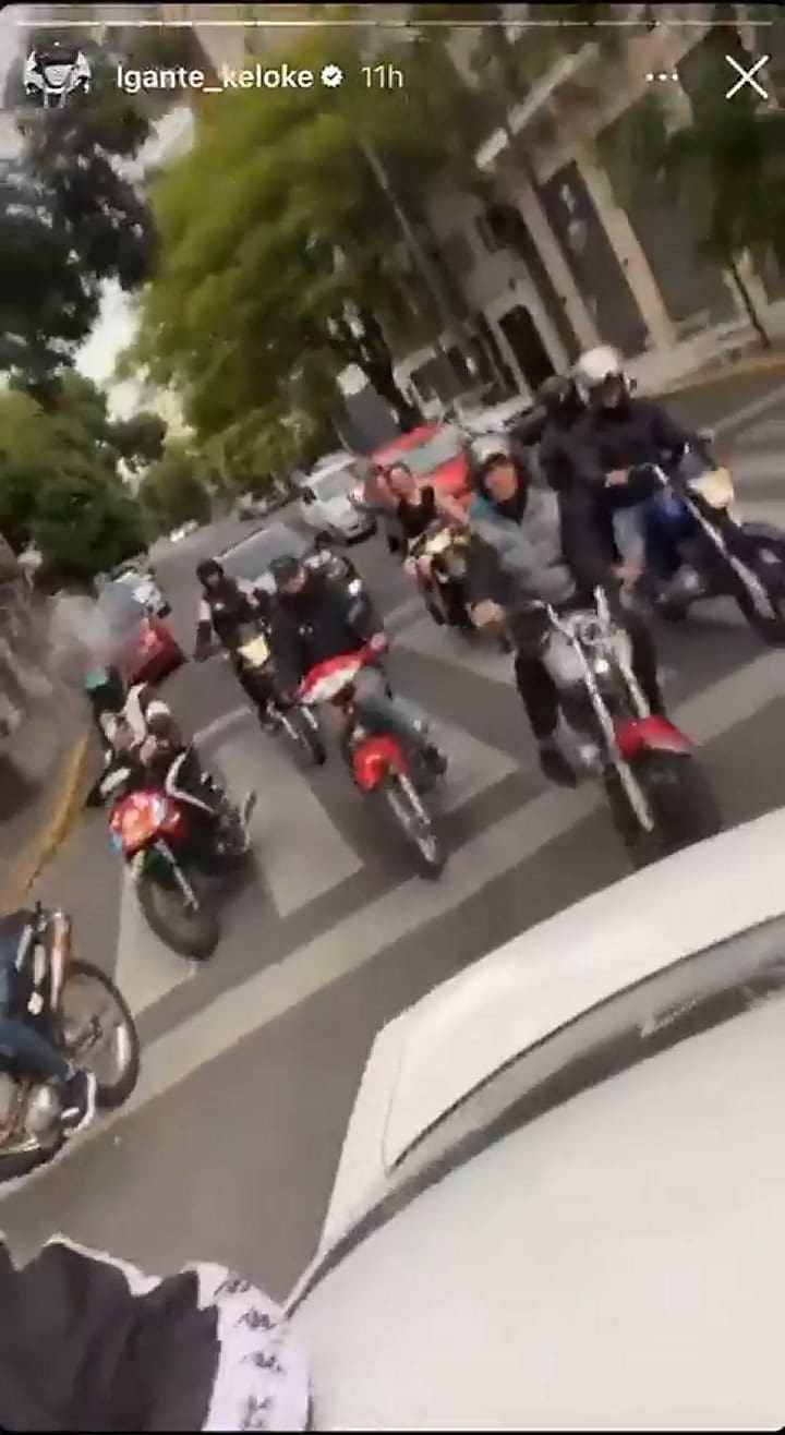 Colgado de un auto, L-Gante será denunciado por participar de una caravana en homenaje al Noba