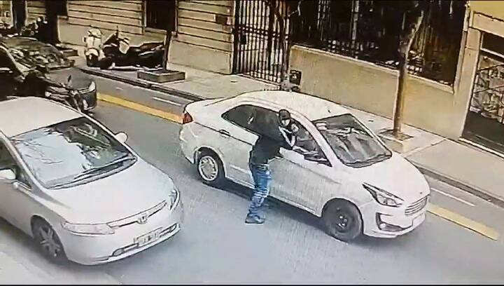 Robo de motochorros en Recoleta