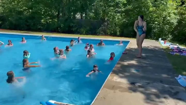 Para trabajar en campamentos de verano en EE.UU. los jóvenes deben dominar y enseñar una actividad