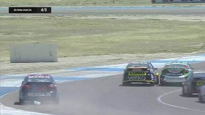 Un piloto fue a buscar a otro que lo sacó de la pista en el Turismo Nacional