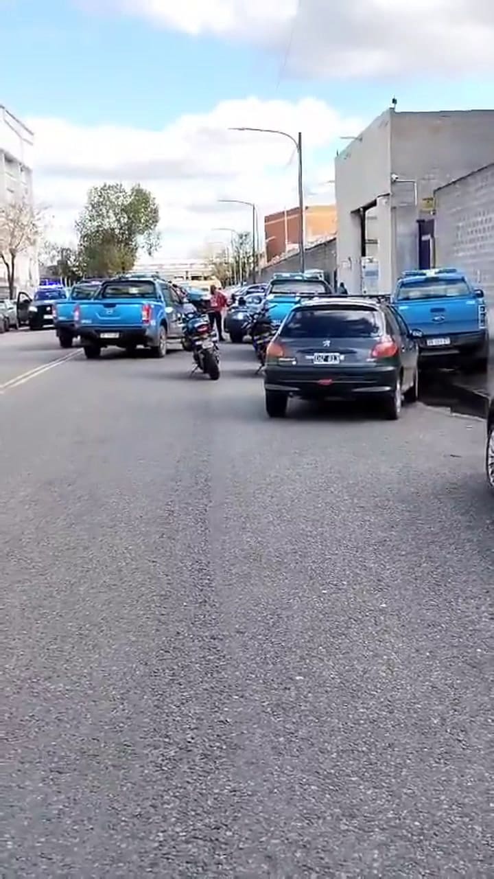 Era un simulacro de robo, pero un vecino no lo sabía y llamó a la Policía