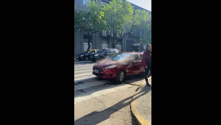 San Telmo: alcoholizados chocaron cuatro autos, quisieron escapar y atacaron a un periodista