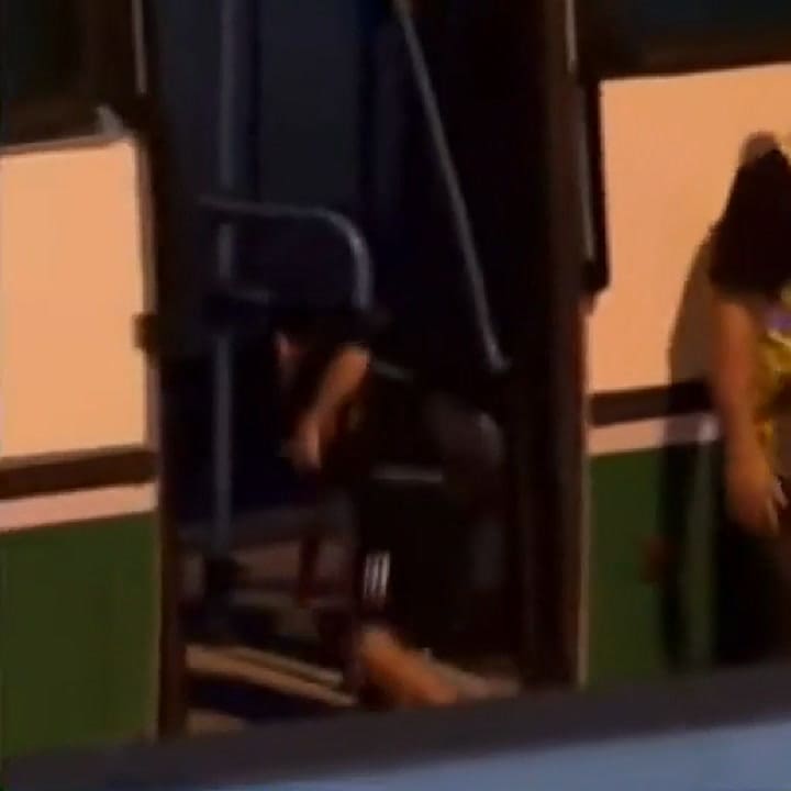 Messi volvió a París y sorprendió al darle la medalla del campeón a su hijo