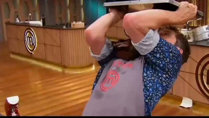 El momento en el que a Gastón Dalmau se le desarmó la torta en el pecho