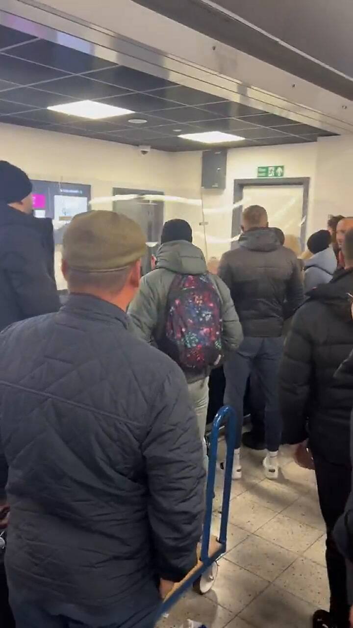 El caos que se vivió en un aeropuerto por las demoras de las aerolíneas