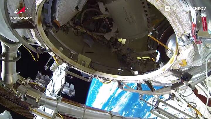 Un cosmonauta ruso comparte imágenes únicas de su primera caminata espacial