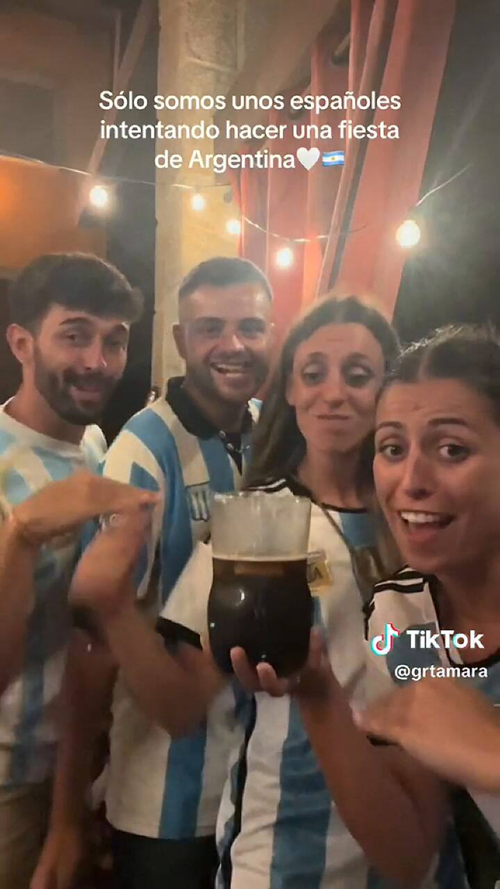 Un grupo de españoles hicieron una “fiesta argentina” en la que no faltó nada