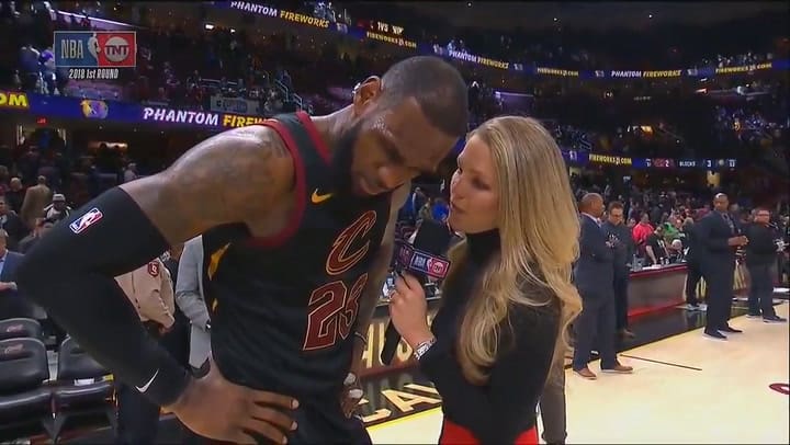 La reacción de LeBron James al enterarse de la muerte de Erin Popovich - Fuente: NBA TNT