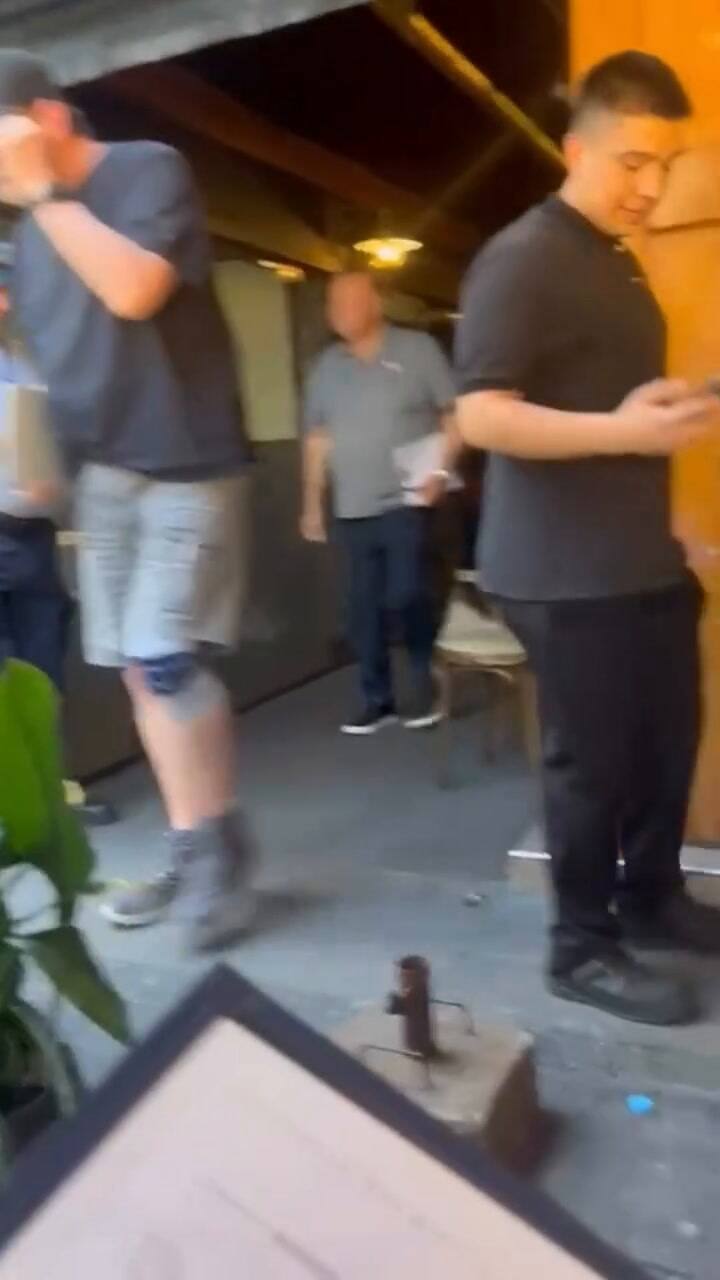 La salida gastronómica de Angus Young