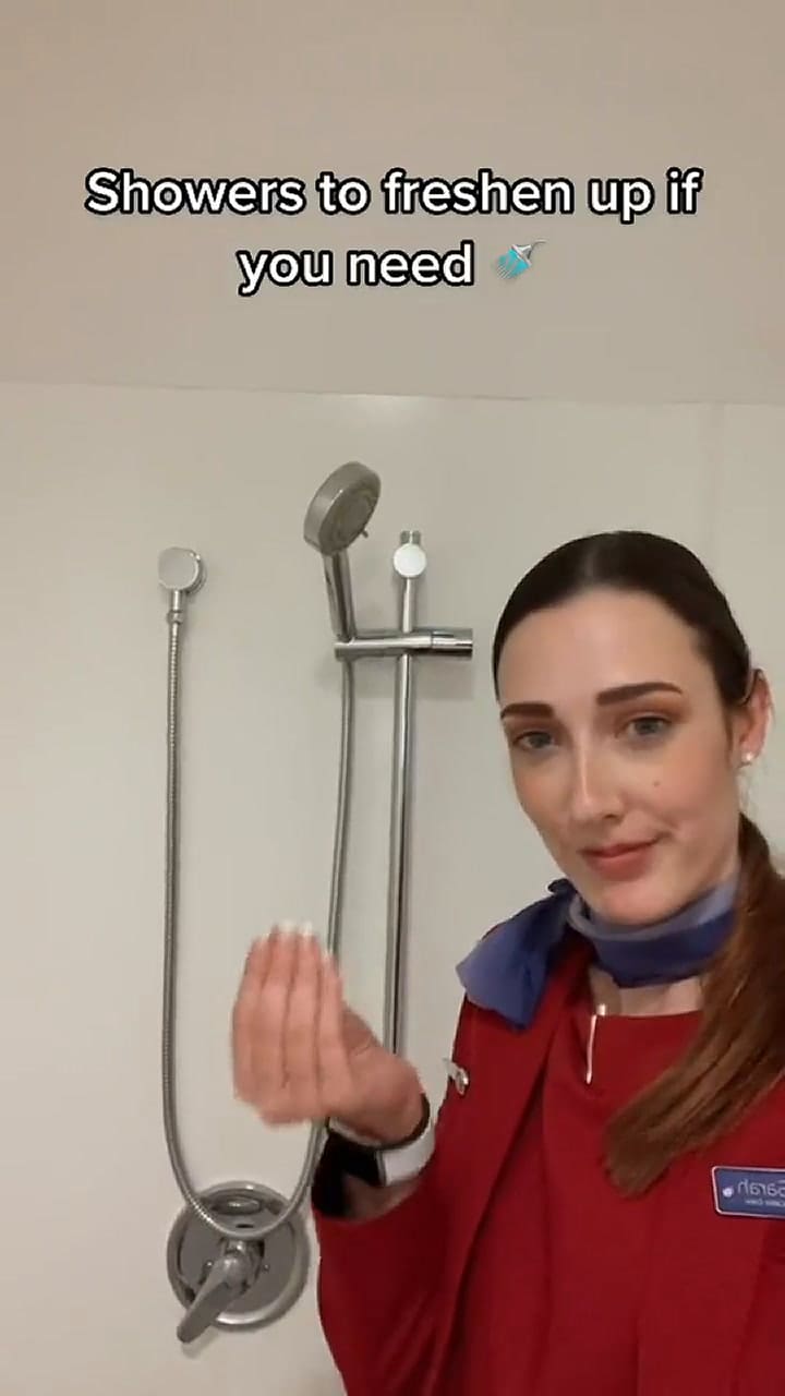 Una azafata mostró cómo es el cuarto exclusivo para los asistentes de vuelo