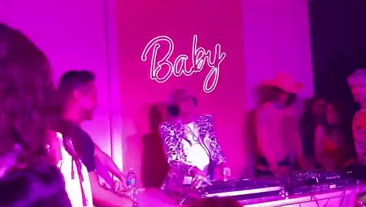 Laura Bozzo debutó como DJ en un antro de la Ciudad de México