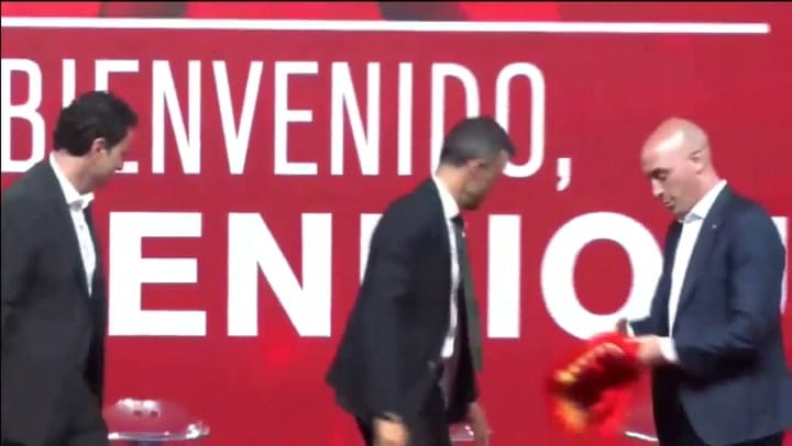 Así fue la presentación de Luis Enrique como el nuevo DT de España - Fuente: YouTube