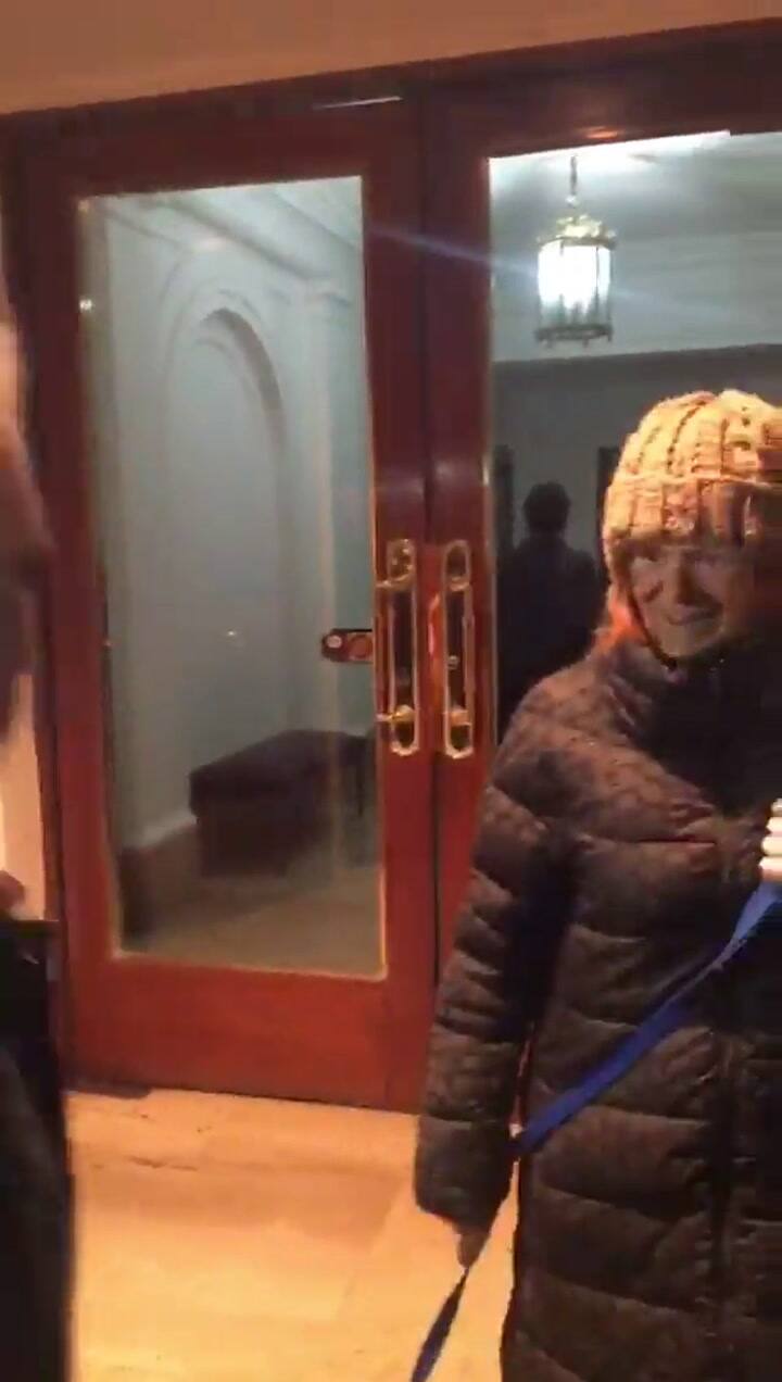 Así salían los efectivos de la Federal del edificio donde vive Cristina Kirchner