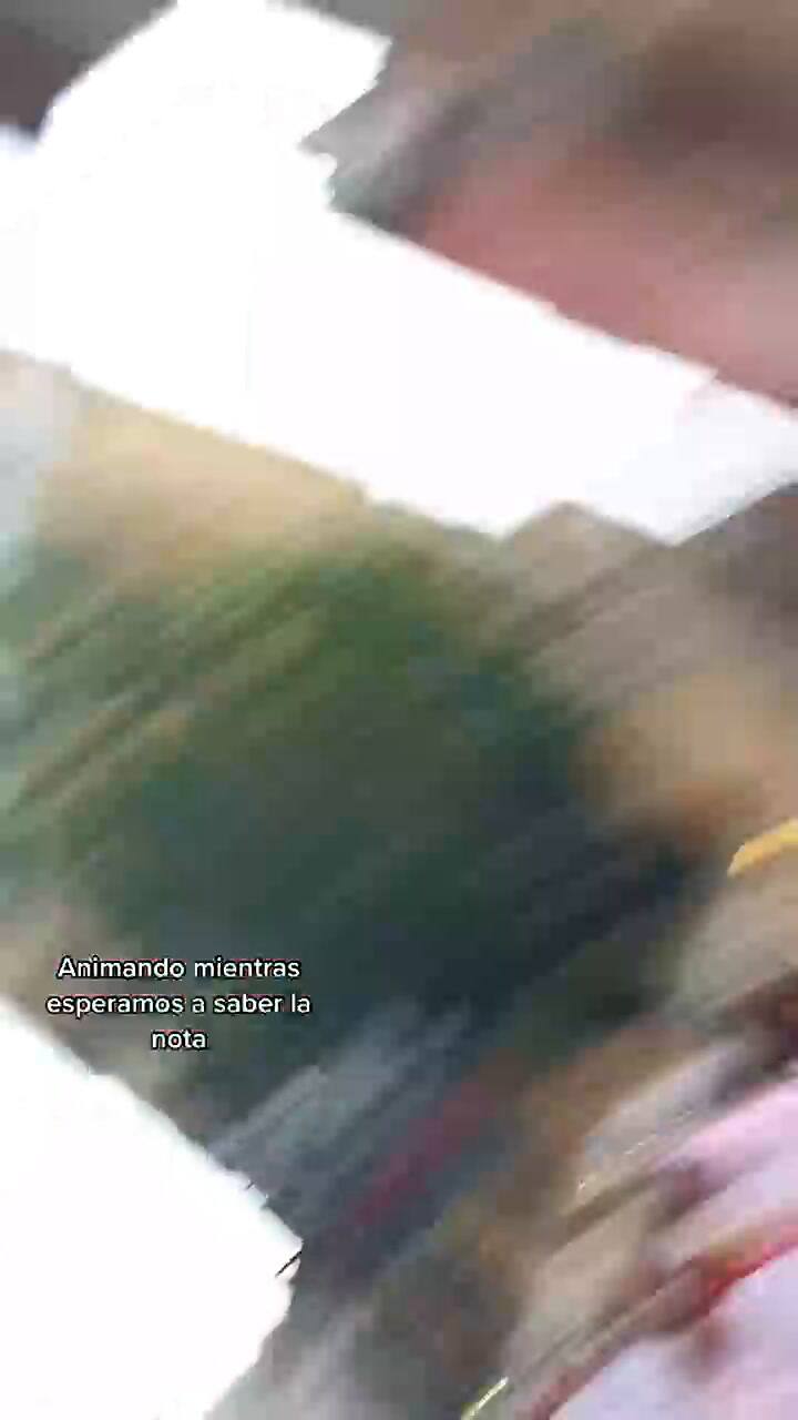 Tiktoker comparte un agridulce momento con una calificación de la escuela