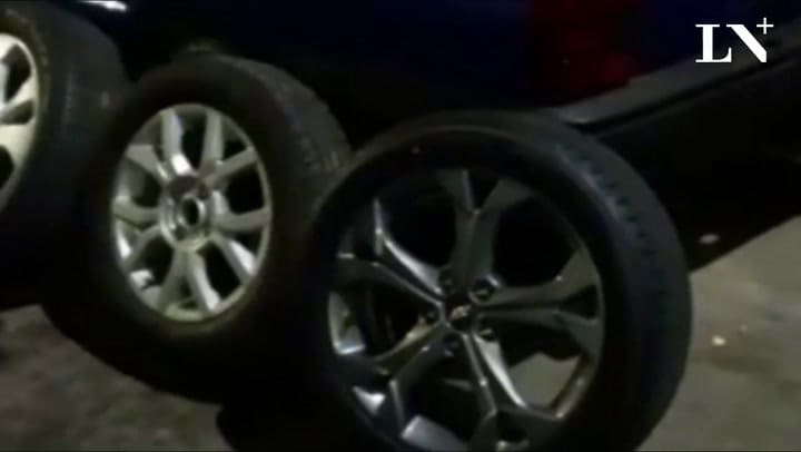 Detienen a dos 'roba ruedas' en Palermo