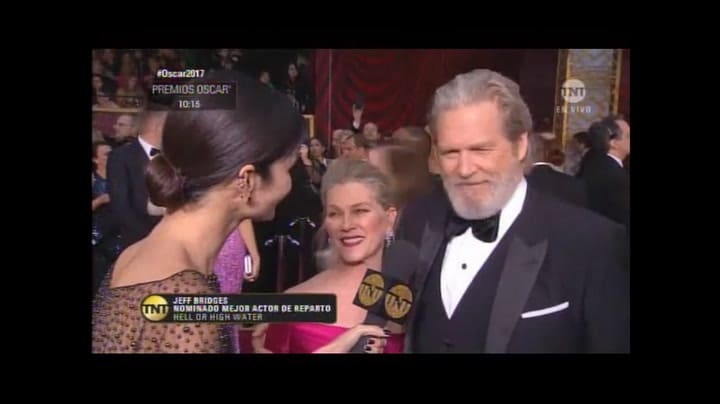 Jeff Bridges en la alfombra roja - Fuente TNT