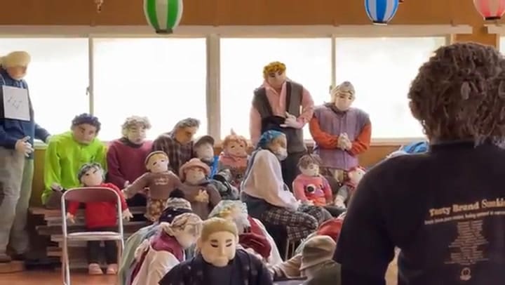 El pueblo abandonado en Japón donde sus habitantes son muñecos