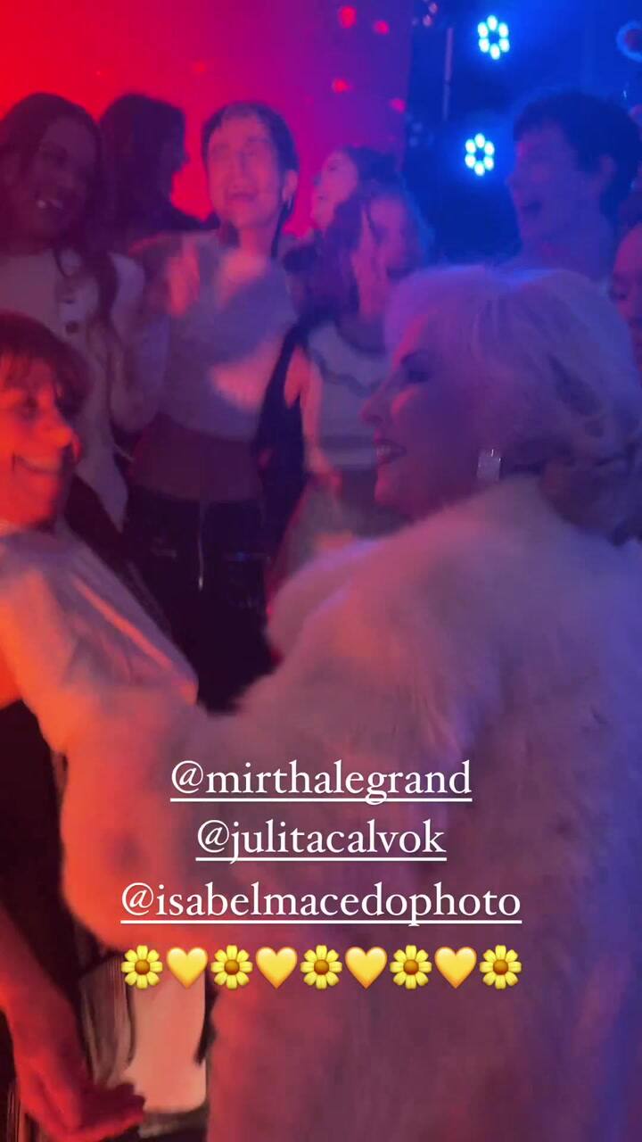 Mirtha Legrand bailó al ritmo de "Flores amarillas"