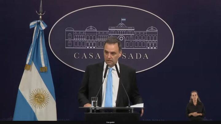 La conferencia de prensa de Manuel Adorni el día despues del paro de la CGT