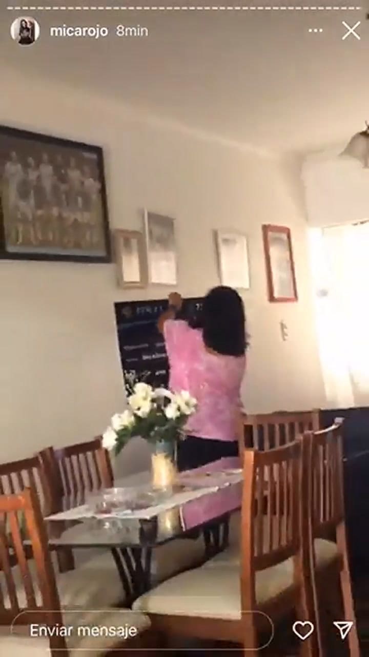 La madre de Marcos Rojo le busca lugar al cheque en su casa