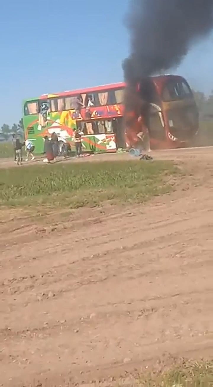 Un micro de larga distancia se prendió fuego en Tucumán