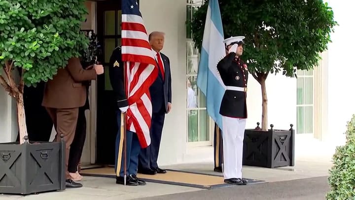 El saludo entre Milei y Trump