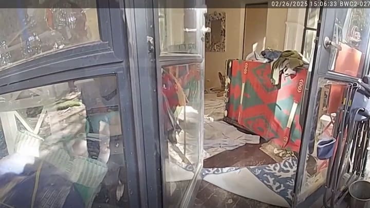 La policía difundió un video de la casa de Gene Hackman