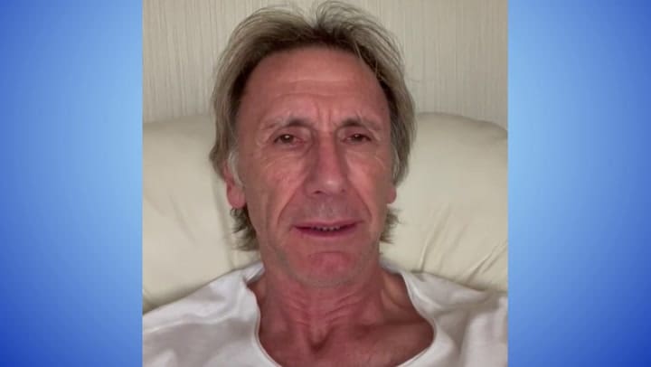Ricardo Gareca le agradece a Víctor "Mono" Villagra, ex combatiente de Malvinas