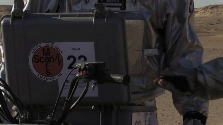 Astronautas preparándose para vivir en Marte