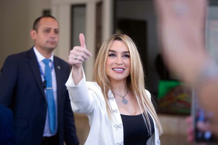 El elegante look de Fátima Florez para la gala de lujo del Teatro Colón