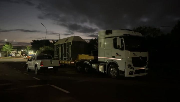 La elefanta Pupy dejó la Argentina y ya está en Brasil